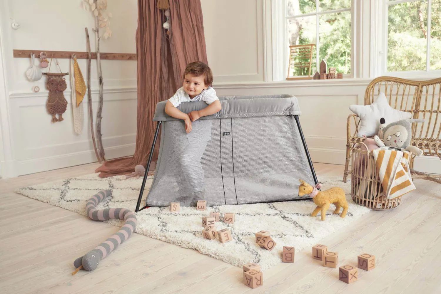 Kosze Mojżesza I Kołyski|Przydatne Akcesoria | BabyBjorn - łóżeczko turystyczne LIGHT silver