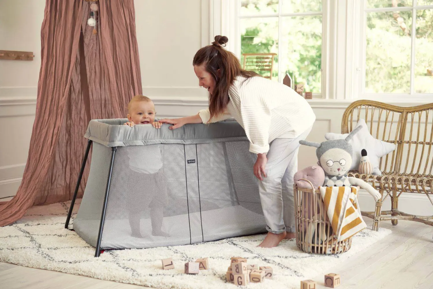 Kosze Mojżesza I Kołyski|Przydatne Akcesoria | BabyBjorn - łóżeczko turystyczne LIGHT silver