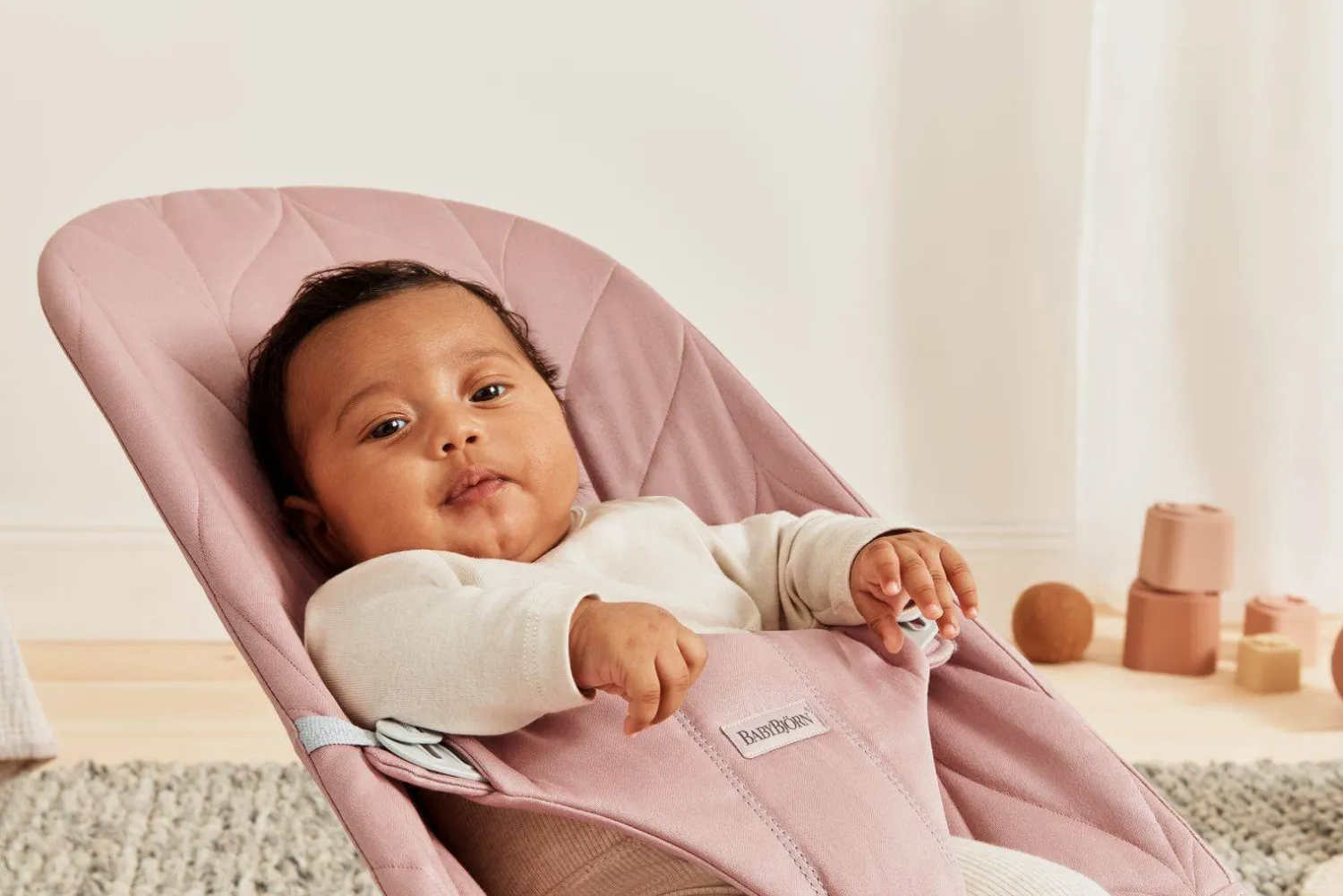 Bujaczki I Leżaczki|Foteliki I Pufy | BabyBjorn - leżaczek BLISS WOVEN, Petal Quilt, Dusty Pink