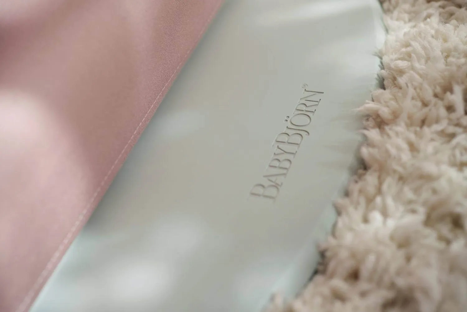 Bujaczki I Leżaczki|Foteliki I Pufy | BabyBjorn - leżaczek BLISS WOVEN, Petal Quilt, Dusty Pink
