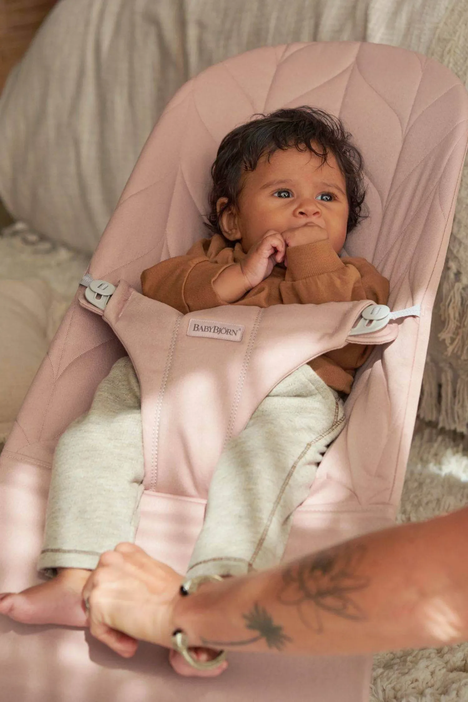 Bujaczki I Leżaczki|Foteliki I Pufy | BabyBjorn - leżaczek BLISS WOVEN, Petal Quilt, Dusty Pink