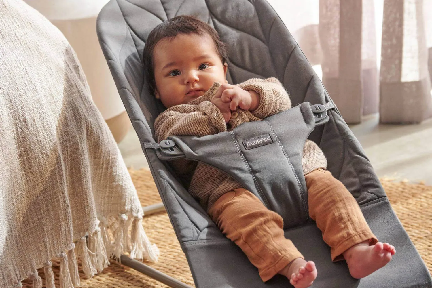 Bujaczki I Leżaczki|Foteliki I Pufy | BabyBjorn - leżaczek BLISS WOVEN - Petal Quilt, Antracyt