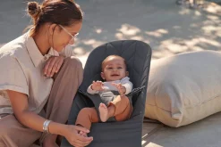 Bujaczki I Leżaczki|Foteliki I Pufy | BabyBjorn - leżaczek BLISS WOVEN - Petal Quilt, Antracyt