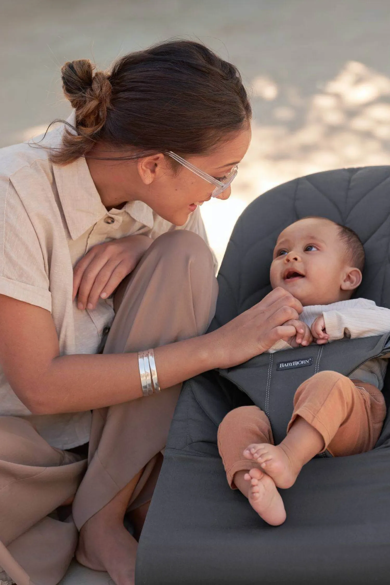 Bujaczki I Leżaczki|Foteliki I Pufy | BabyBjorn - leżaczek BLISS WOVEN - Petal Quilt, Antracyt