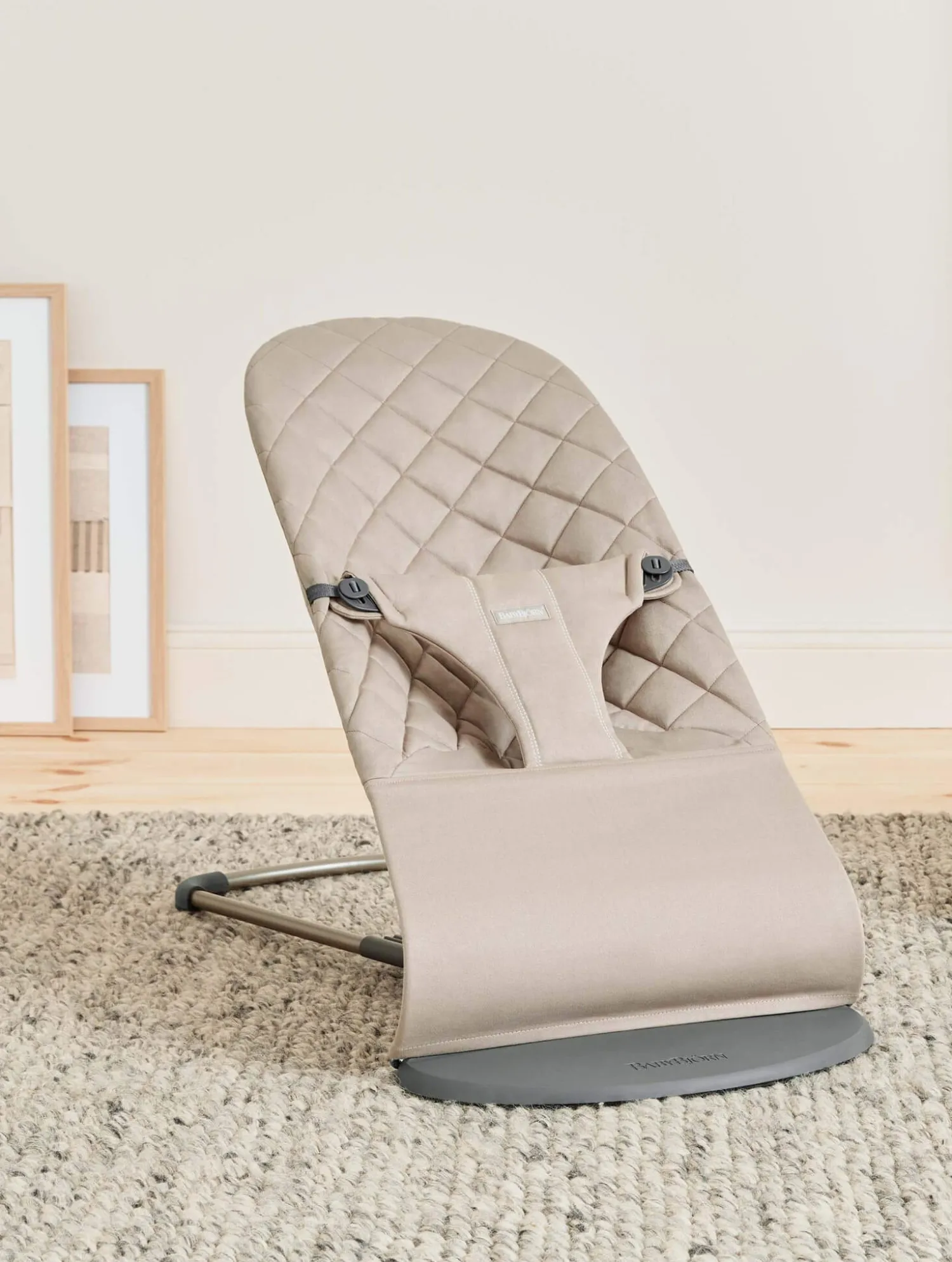 Bujaczki I Leżaczki|Foteliki I Pufy | BabyBjorn - leżaczek BLISS WOVEN, Classic Quilt, Sand Grey