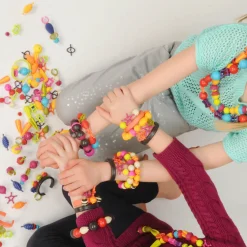 6 Lat+|Biżuteria | B.Toys B.eauty Pops – zestaw do tworzenia biżuterii – 150 elementów