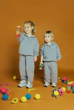 Idealne W Podróży|12M+ | Petit Boum Butelka sensoryczna dwufazowa MOVE SPIRALA różowa