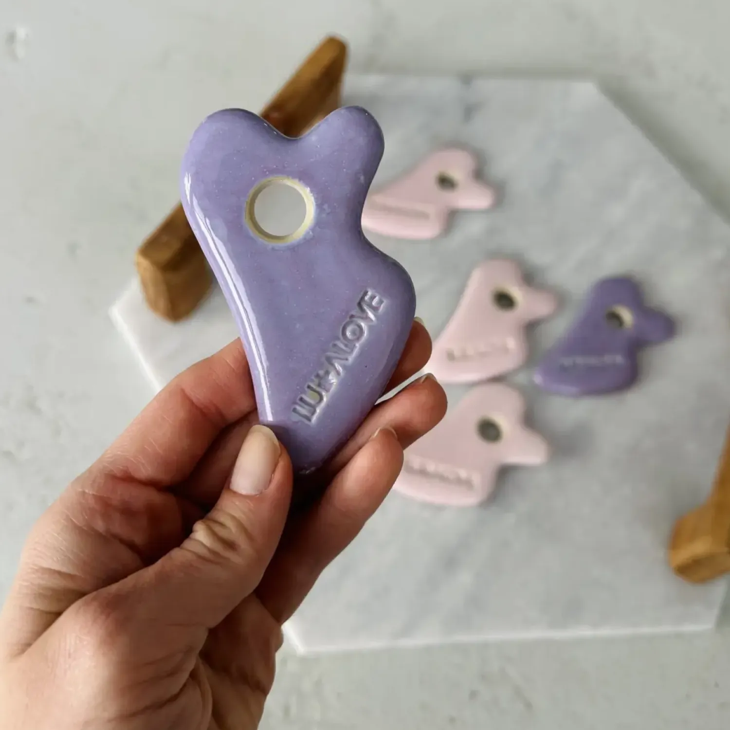 Naturalne Kosmetyki Dla Mam | Lullalove Ceramiczny masażer gua sha - lawenda