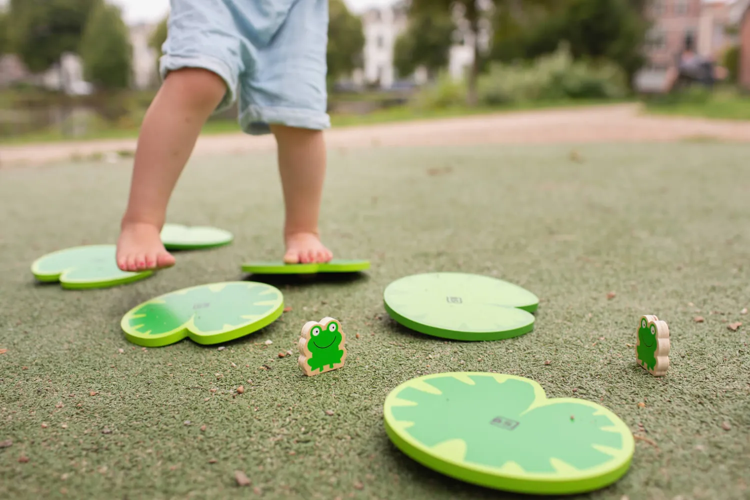 6 Lat+|3 Lata + | BS Toys Ścieżka równoważna dla dzieci, Zbieraj żabki, utrzymaj równowagę
