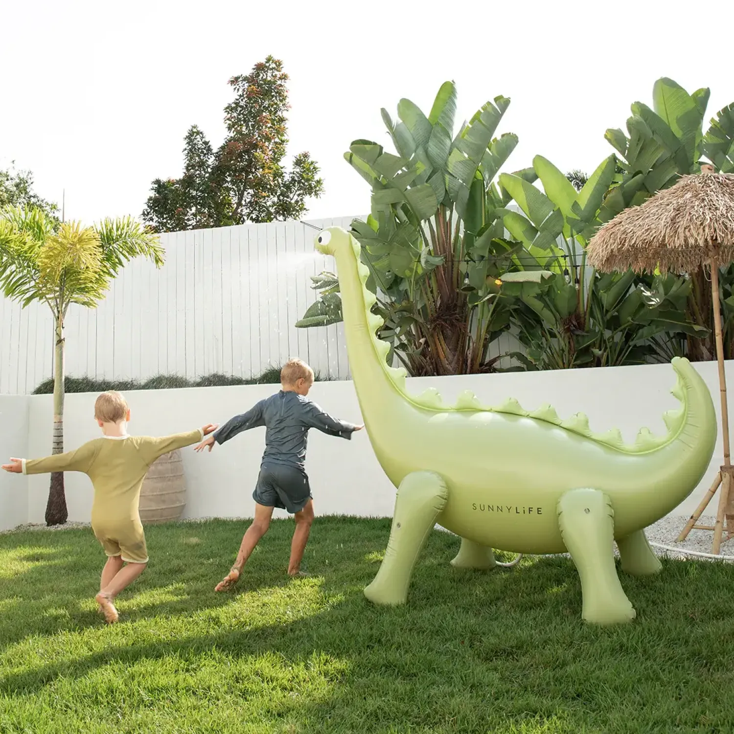 6 Lat+|Do Kąpieli | Sunny Life Dmuchany zraszacz gigant - Dino Into the Wild, khaki