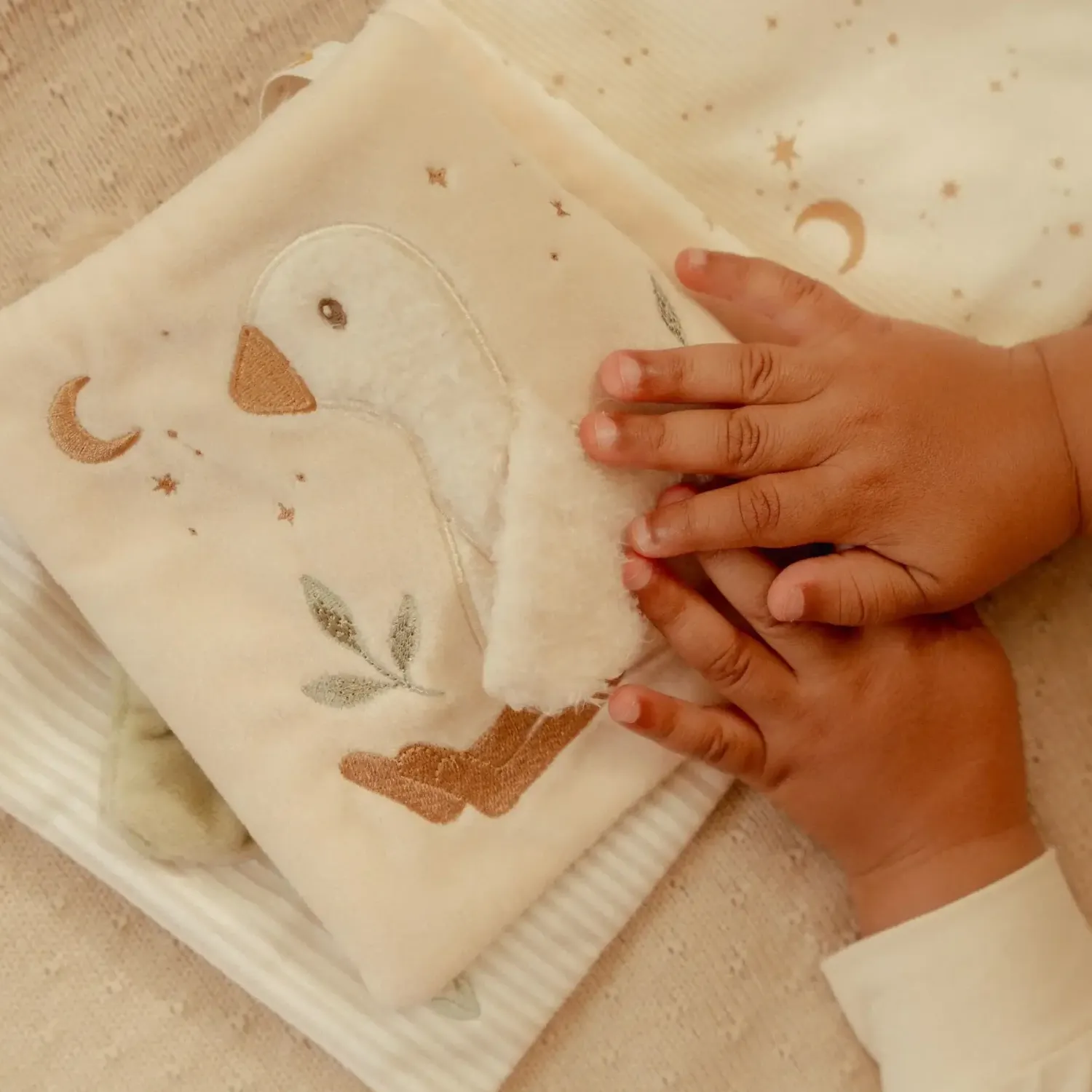 Idealne W Podróży|Sensoryczne | Little Dutch Duża książeczka sensoryczna Newborn Naturals
