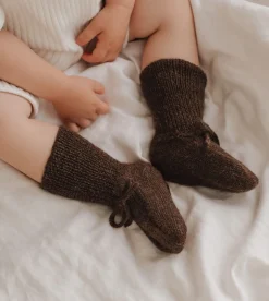 Dziergane buciki niechodki - dark mocha