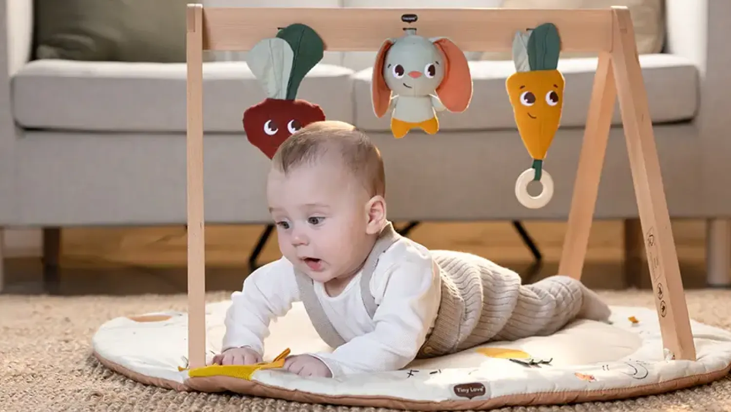 Maty Edukacyjne|Maty Edukacyjne | Tiny Love Gimnastyka, mata edukacyjna z drewnianym stojakiem Garden of Adventure