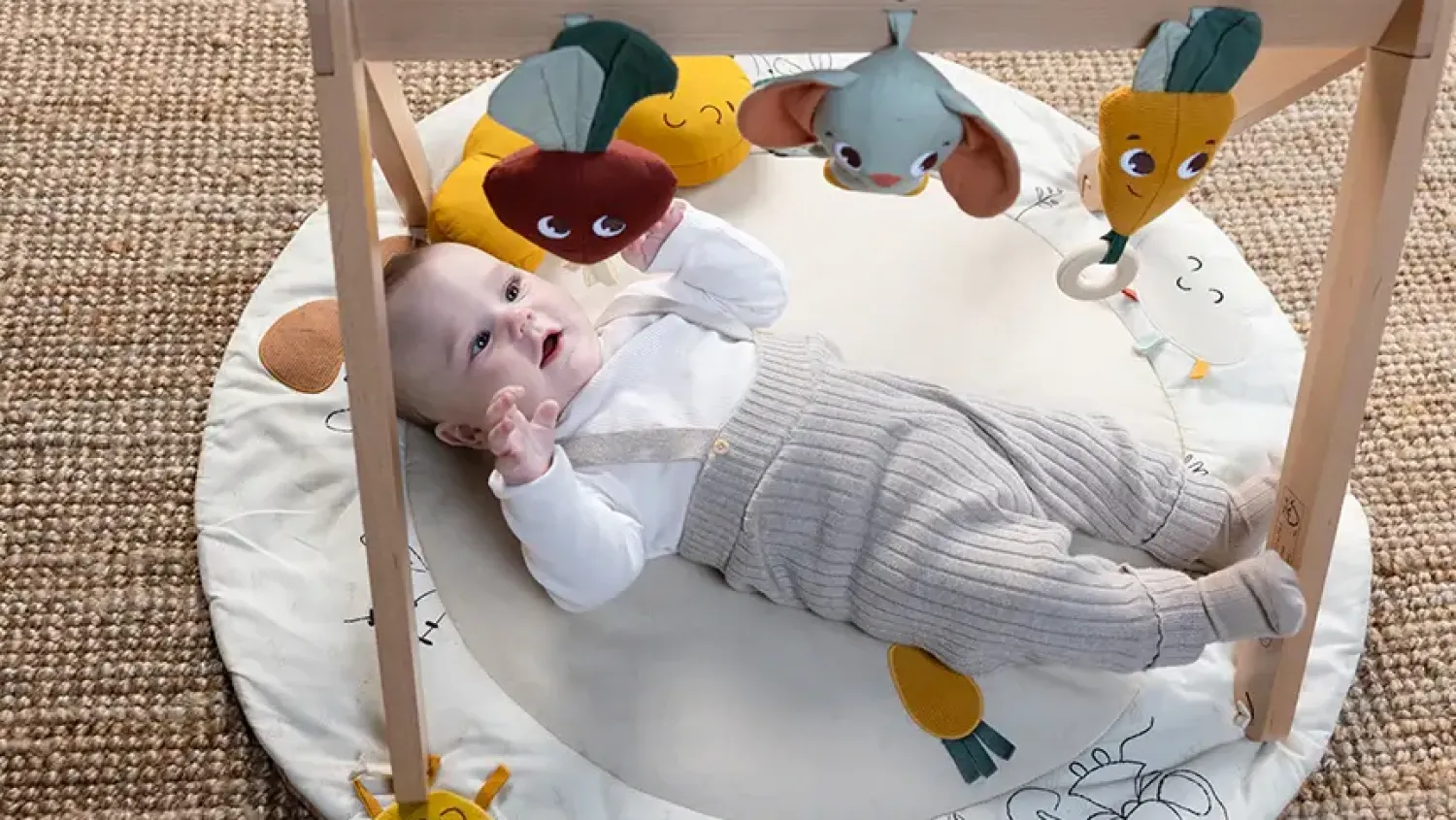 Maty Edukacyjne|Maty Edukacyjne | Tiny Love Gimnastyka, mata edukacyjna z drewnianym stojakiem Garden of Adventure