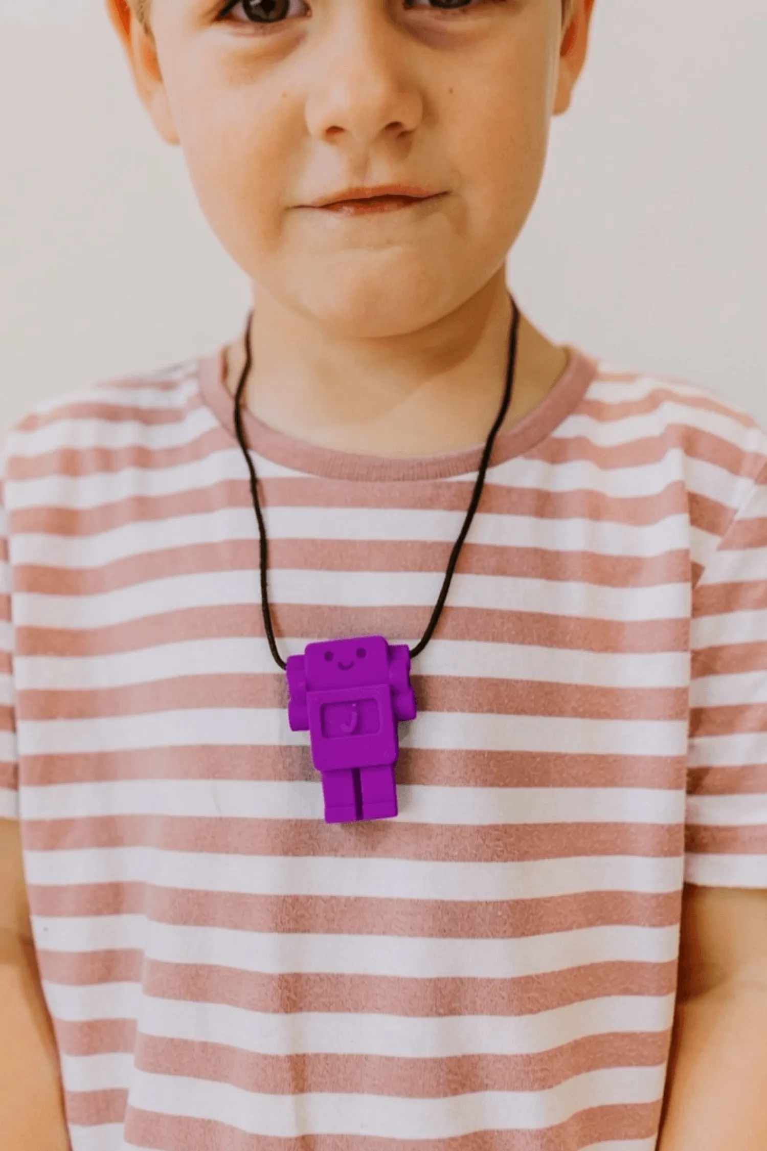 6 Lat+|3 Lata + | Jellystone Gryzak terapeutyczny, antystresowy naszyjnik MEDIUM Robot - Purple Grape