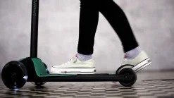 Highwaykick 5 LED Hulajnoga trójkołowa balansowa ze świecącymi kółkami 5+ Forest