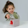 12M+|2 Lata + | Taf Toys Interaktywna kostka z wyskakującymi chusteczkami