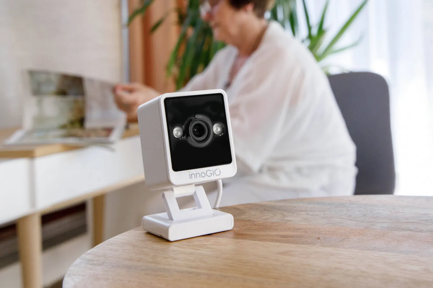 Bezpieczeństwo W Domu|Ułatwiacze Życia | InnoGIO Kamera Wi-Fi Elektroniczna niania GIOsafety InnoCube – kamera monitorująca do użytku rodzinnego
