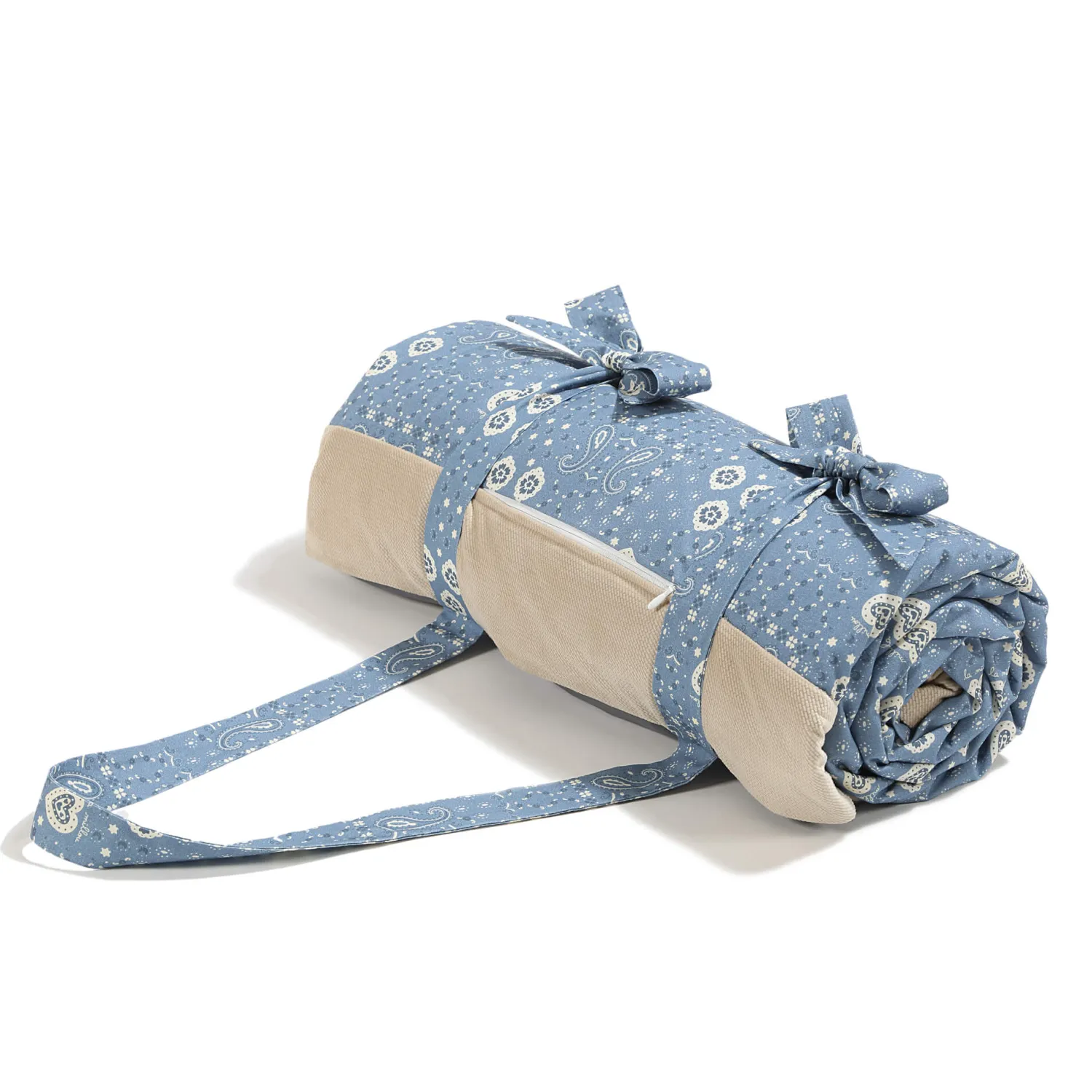 Przydatne Akcesoria | La Millou Koc piknikowy z kieszonką, mata do zabawy XXL 180x190 - BANDANA DENIM