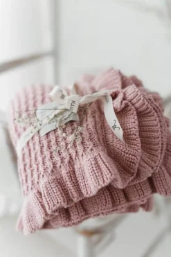 Kocyk bambusowy z falbanką 85x105 powder pink