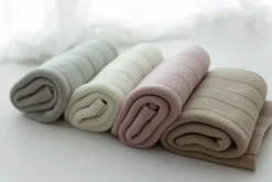 Kocyki|Kocyki | My Memi Kocyk ze 100% wełny merino powder pink Lines - premium collection