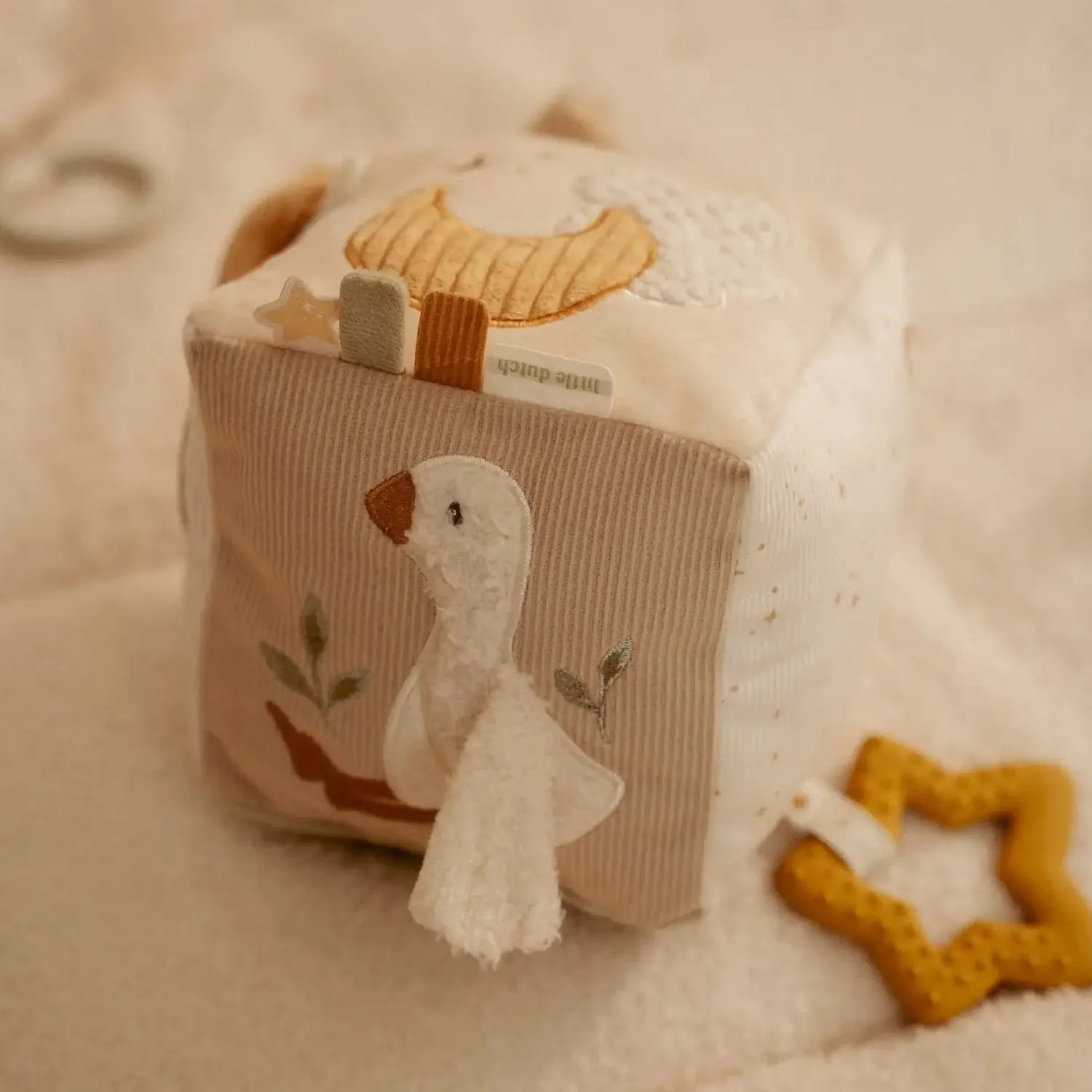 12M+|Sensoryczne | Little Dutch Kostka aktywizująca Newborn Naturals