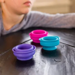12M+|3 Lata + | Fat Brain Toys Kubeczki Przyssawki