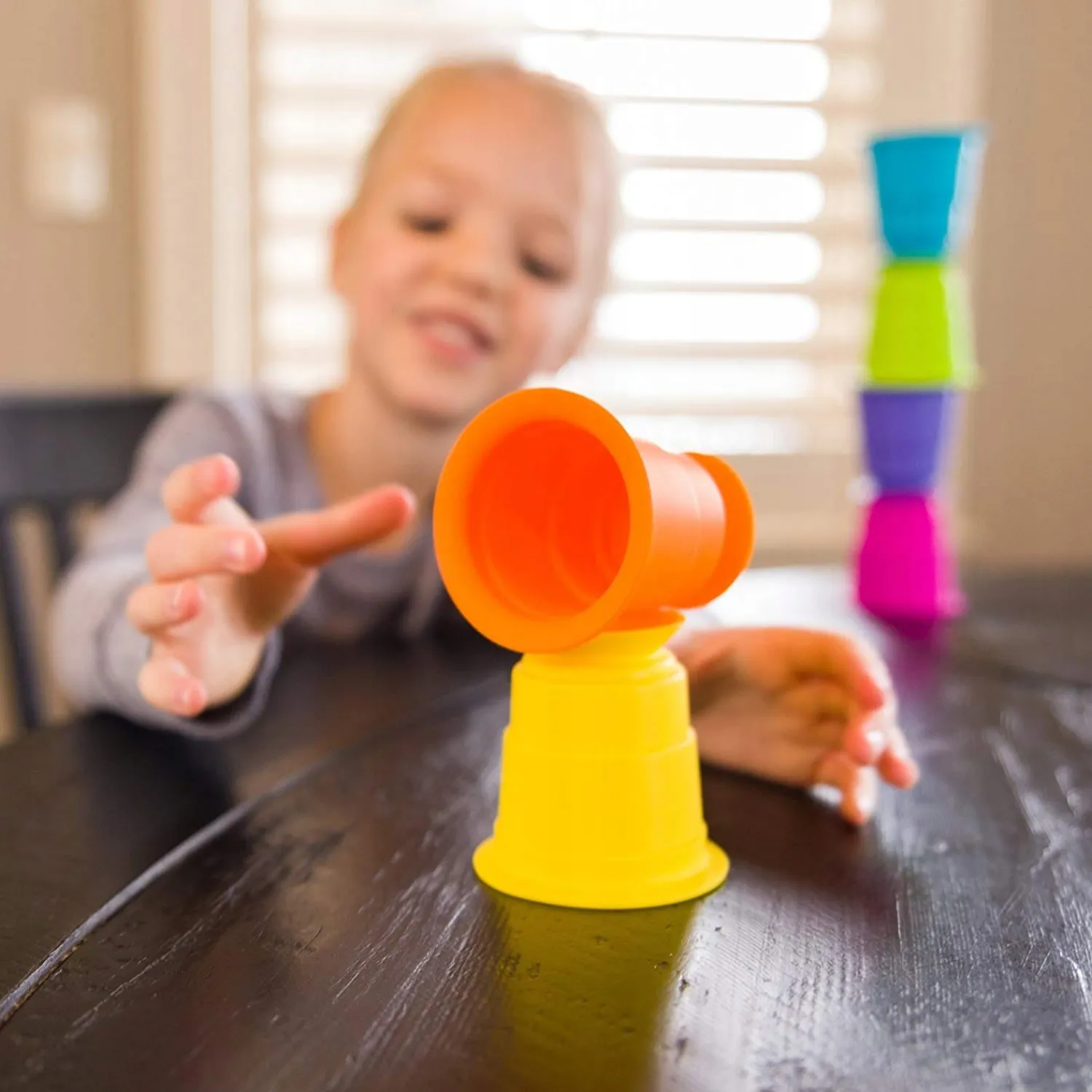 12M+|3 Lata + | Fat Brain Toys Kubeczki Przyssawki