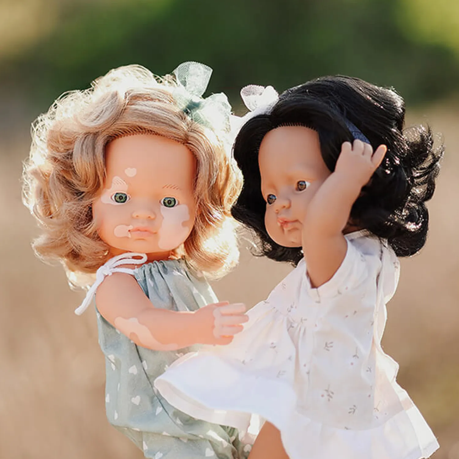 3 Lata +|2 Lata + | Miniland Lalka dziewczynka Europejka Ciemny Blond Bielactwo My Friends & Me, 38cm
