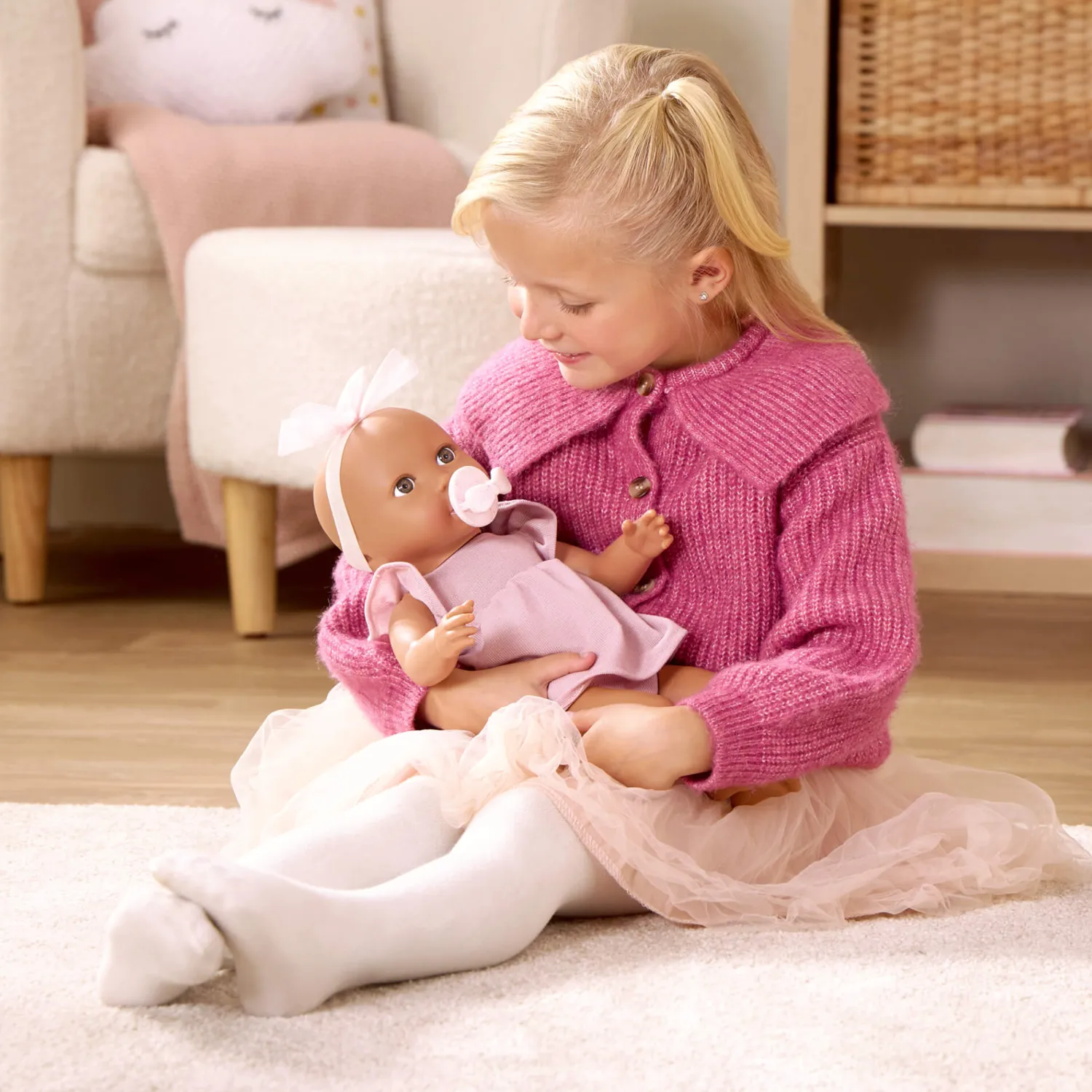 6 Lat+|3 Lata + | LullaBaby Lalka niemowlę ze smoczkiem, w sukience i opasce, wersja różowa