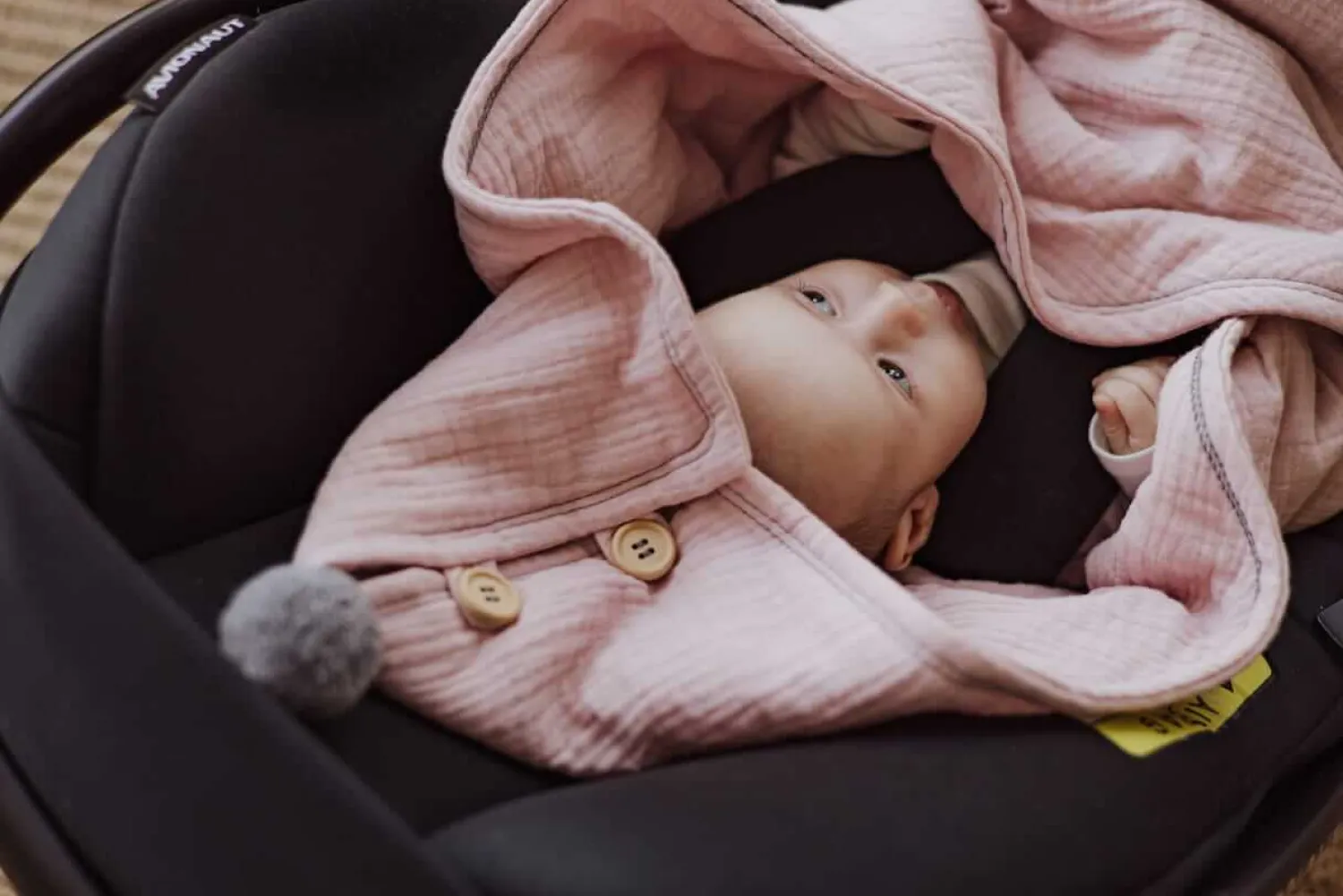 Przydatne Akcesoria|Kocyki I Otulacze Do Fotelika | Sleepee Letni muślinowy kocyk do fotelika - rose
