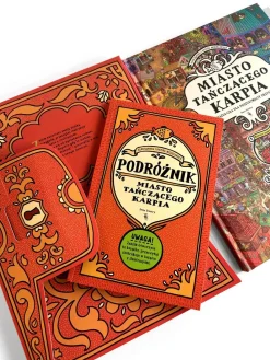 Ruchome Elementy|5-8 Lat | Wydawnictwo Dwie Siostry Miasto Tańczącego Karpia. Książka-gra dla poszukiwaczy przygód