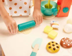 2 Lata +|4 Lata + | B.Toys Mini Chef – Mix & Bake Playset – drewniany mikser z akcesoriami i składnikami do pieczenia ciast