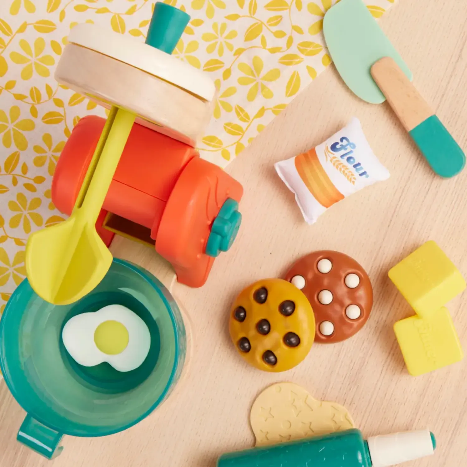 2 Lata +|4 Lata + | B.Toys Mini Chef – Mix & Bake Playset – drewniany mikser z akcesoriami i składnikami do pieczenia ciast