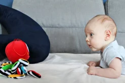Idealne W Podróży|Zawieszki Do Wózka | Mom's Care Mini ośmiorniczka kontrastowa CZERWONA