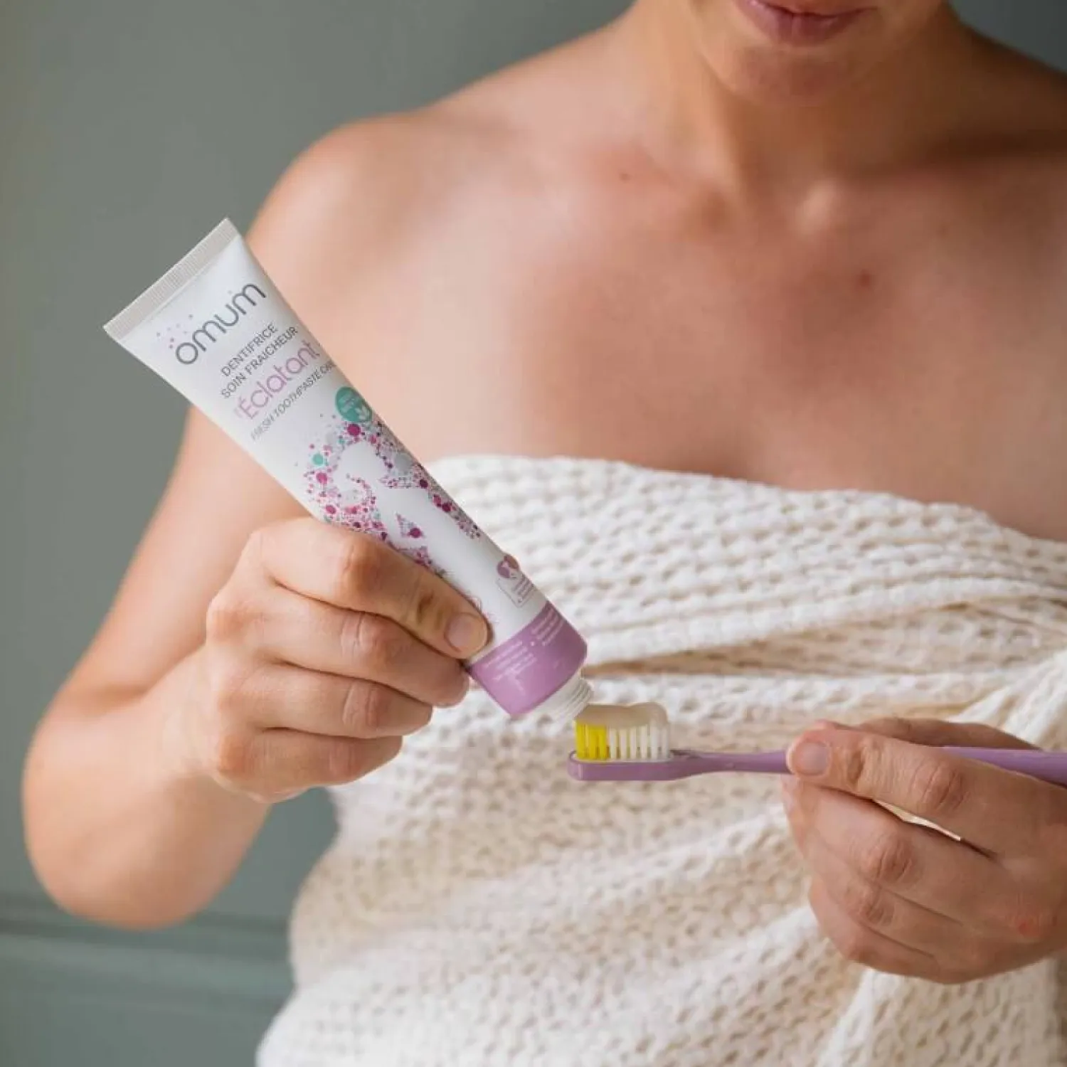 Naturalne Kosmetyki Dla Mam | Omum Naturalna pasta do wrażliwych zębów i dziąseł, bez fluoru, dla kobiet w ciąży i karmiących, Cosmebio, 75 ml