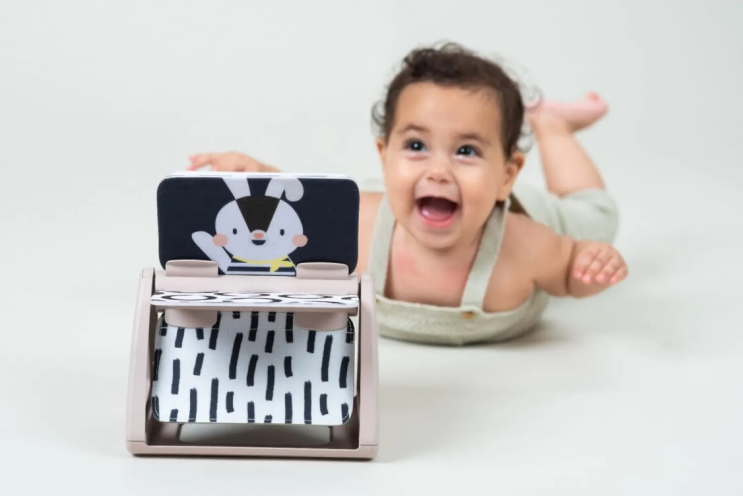 Kontrastowe|Aktywizujące | Taf Toys Obracająca się książeczka grzechocząca Tummy Time - Czarno-Biała