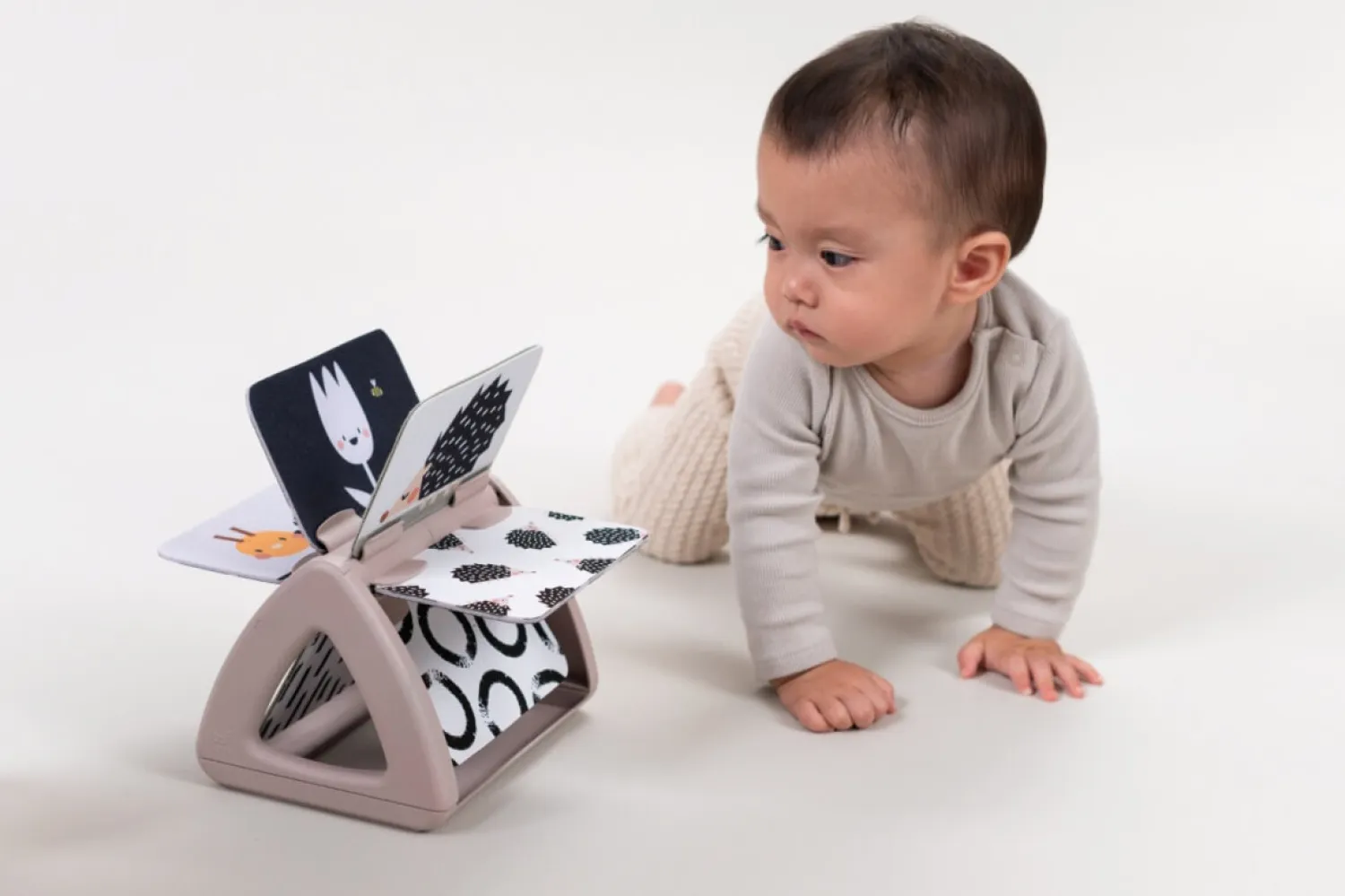 Kontrastowe|Aktywizujące | Taf Toys Obracająca się książeczka grzechocząca Tummy Time - Czarno-Biała