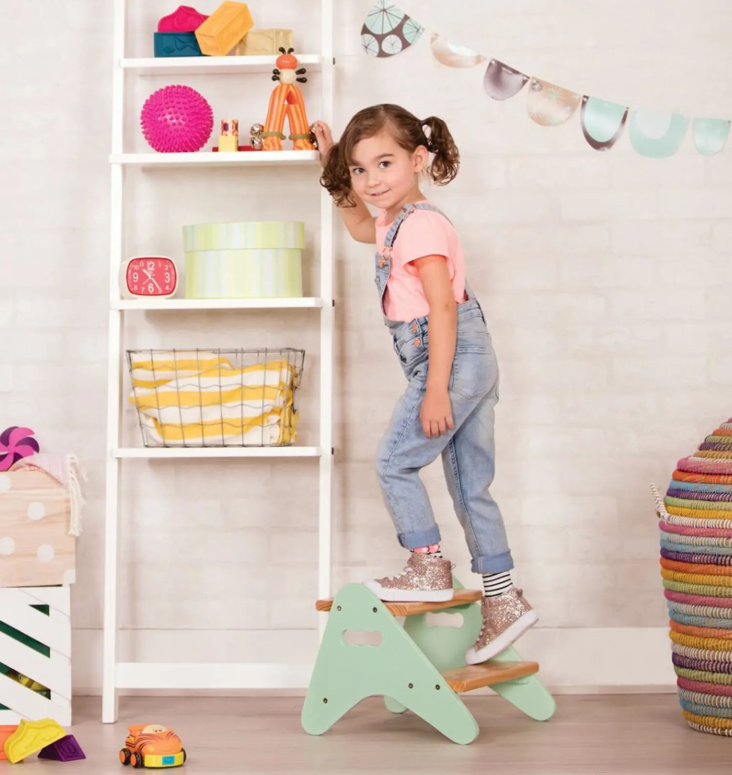 Bezpieczeństwo W Domu|Bezpieczeństwo W Domu | B.Toys Peek-a-Boost - drewniany podest, taboret z antypoślizgiem - wersja MIĘTOWA