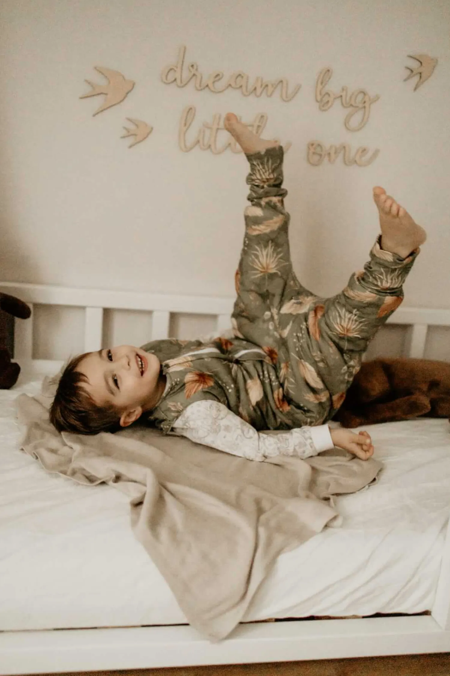 Śpiworki Do Spania | Sleepee Śpiworek z nóżkami - Vintage Animals Almond - Cream, 6-12 msc.