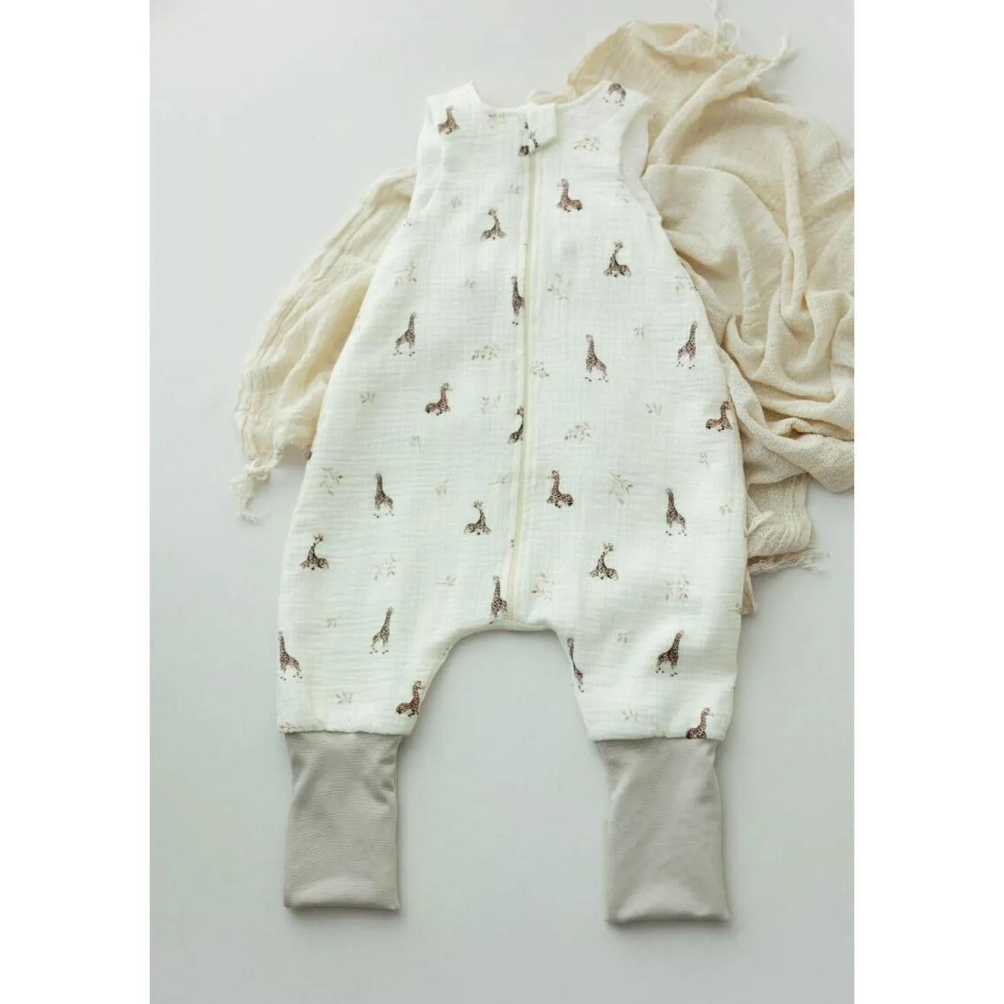 Śpiworek z organicznego muślinu z nogawkami 1-3 lata, 1.0 TOG - giraffes