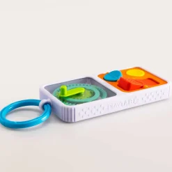 Idealne W Podróży|12M+ | Fat Brain Toys PlayTab Go - Sensoryczne Kwadraty z zawieszką