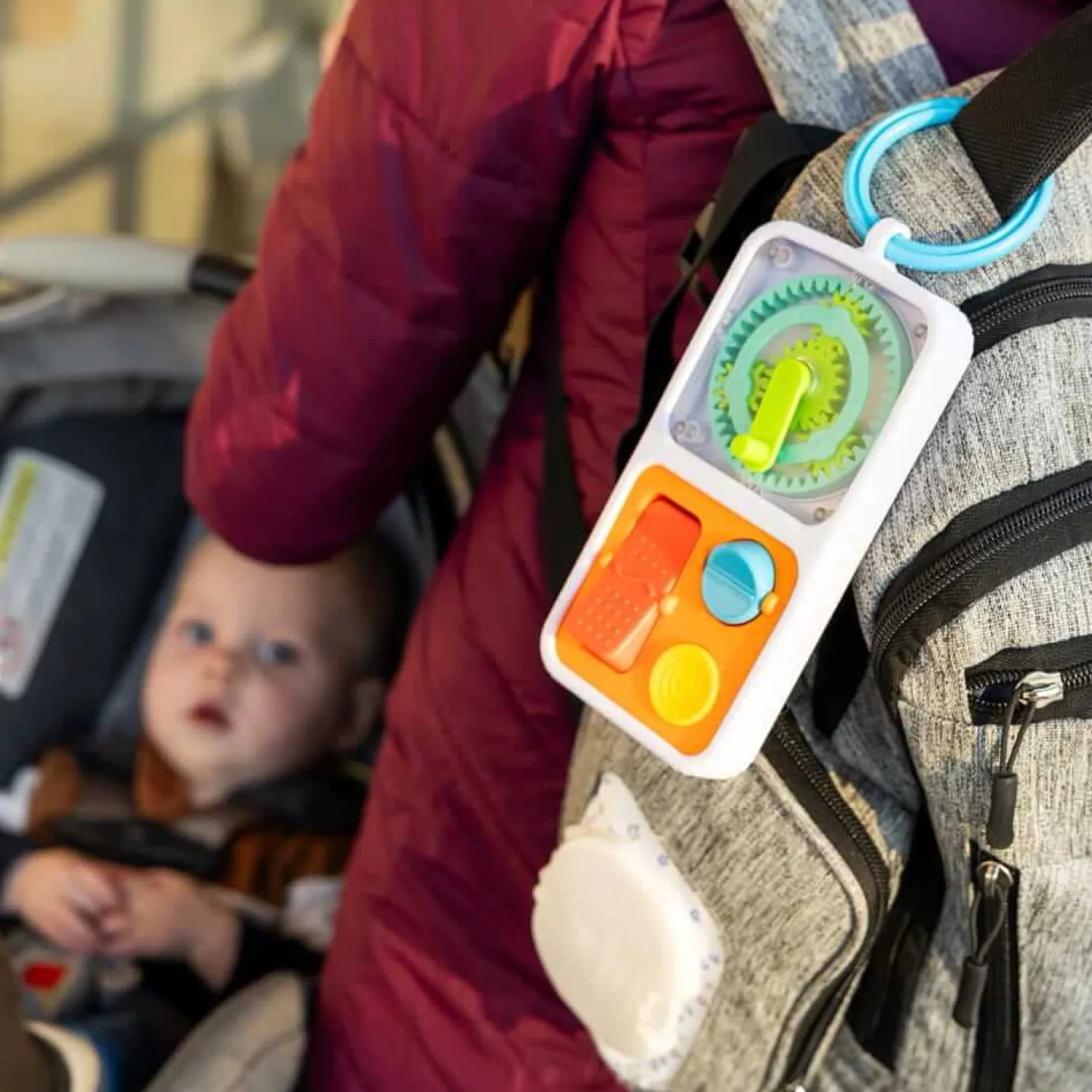 Idealne W Podróży|12M+ | Fat Brain Toys PlayTab Go - Sensoryczne Kwadraty z zawieszką