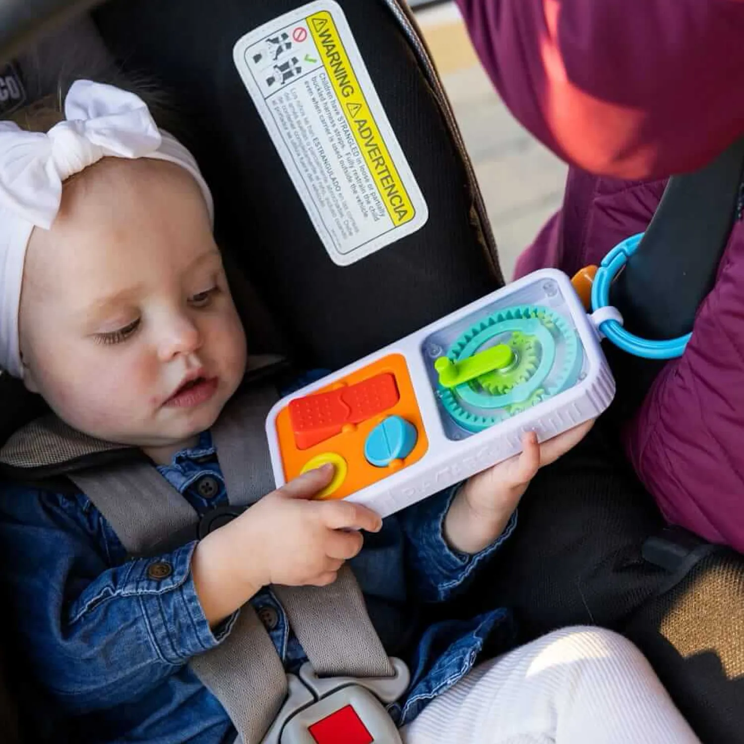 Idealne W Podróży|12M+ | Fat Brain Toys PlayTab Go - Sensoryczne Kwadraty z zawieszką