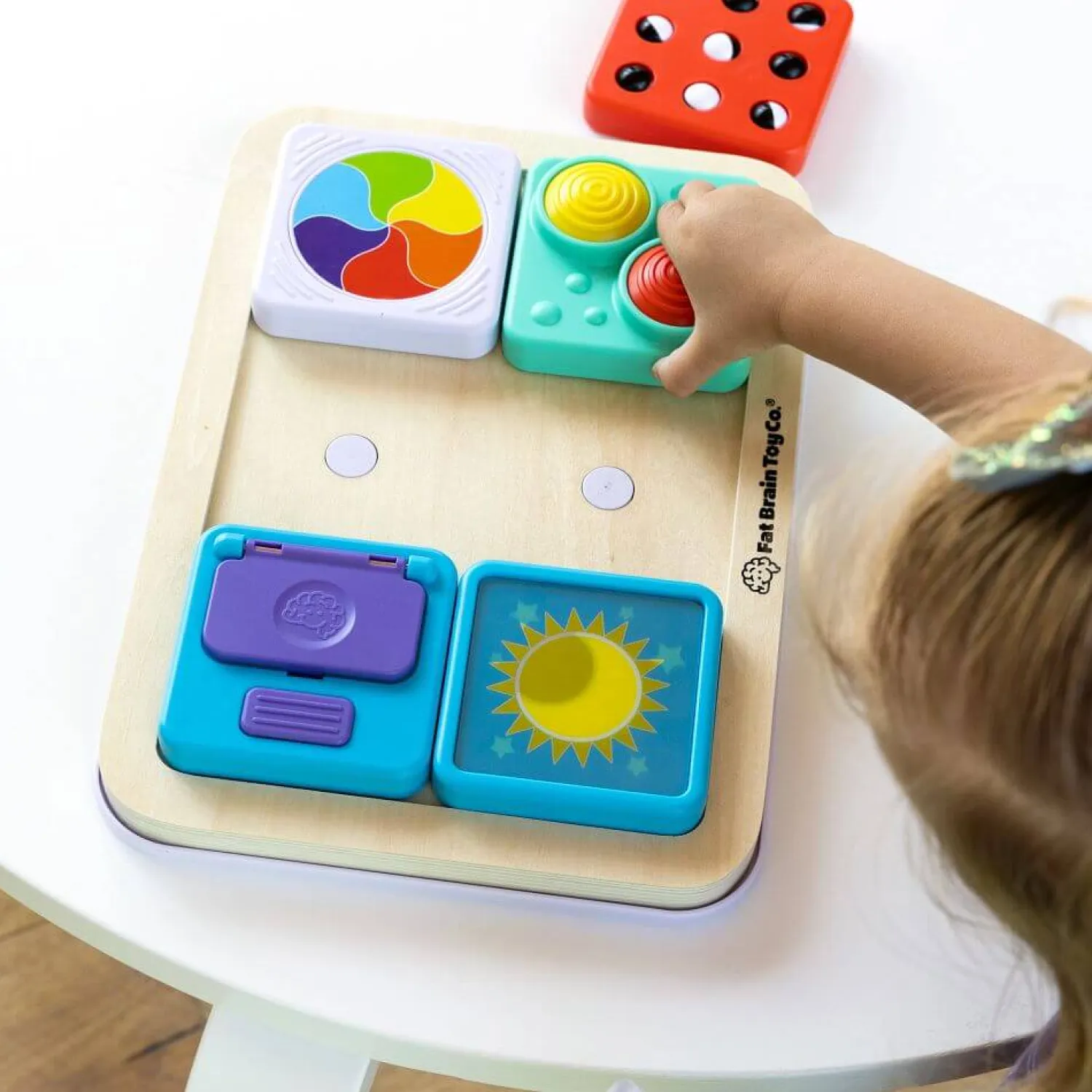 Idealne W Podróży|12M+ | Fat Brain Toys PlayTab Sensoryczne Kwadraty - zestaw 4 z kołem zębatym
