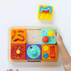 Idealne W Podróży|12M+ | Fat Brain Toys PlayTab Sensoryczne Kwadraty - zestaw 4 z kołem zębatym