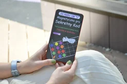 Idealne W Podróży|6 Lat+ | The Purple Cow Podróżna gra magnetyczna - Sekretny Kod