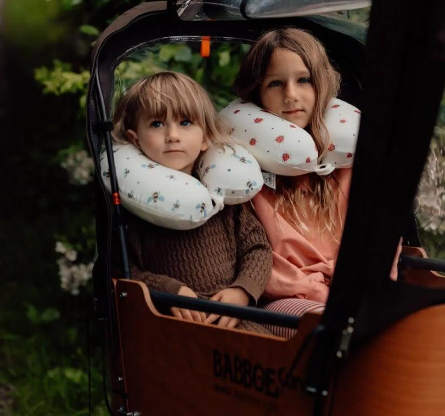 Akcesoria Samochodowe|Przydatne Akcesoria | Vanilla Copenhagen Poduszka podróżna rogal Travel Ladybug dla dzieci