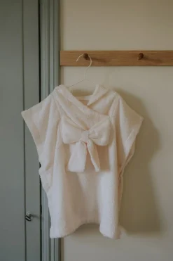 Ręczniki I Myjki | Elodie Details Ponczo kąpielowe - creamy white 1-3 lata