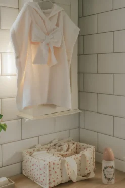Ręczniki I Myjki | Elodie Details Ponczo kąpielowe - creamy white 1-3 lata